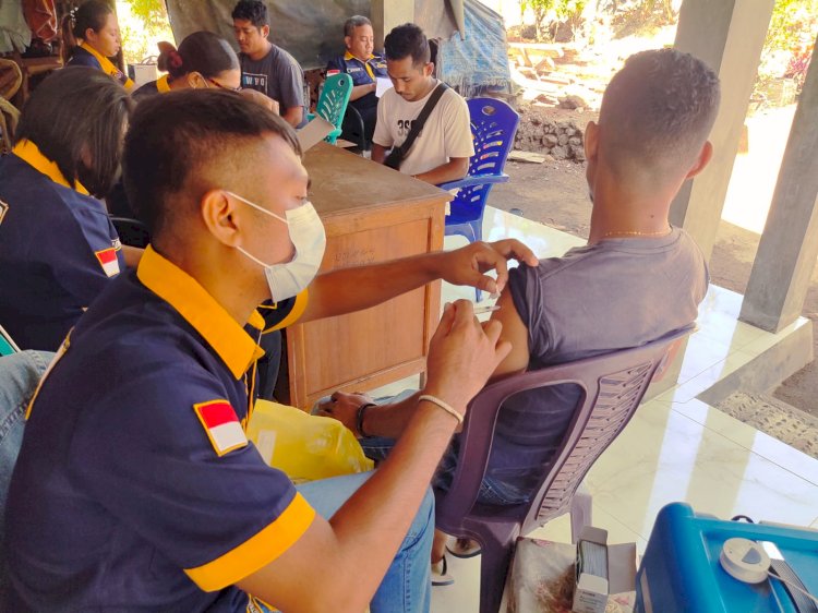 Gerai Vaksinasi Covid-19 Oleh Klinik Polresta Kupang Kota.