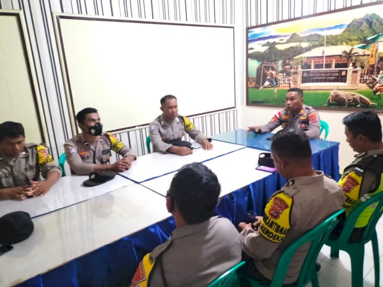 PLH Kapolsek Kelapa Lima Pimpin Rapat Dengan Bhabinkantibmas