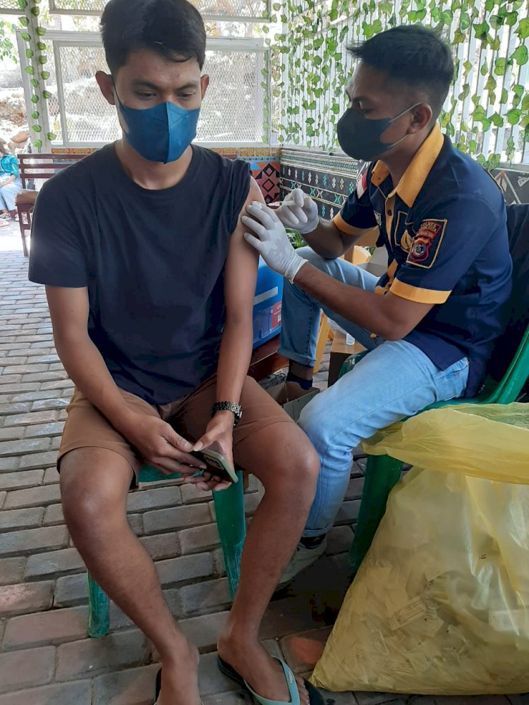 Klinik Polresta Kupang Kota Buka Pelayanan vaksinasi Covid-19 di Kantor Lurah Oesapa Barat