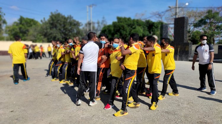 Antisipasi Demonstrasi, Anggota Polresta Kupang Kota Laksanakan Latihan Dalmas Saat Olah Raga Pagi