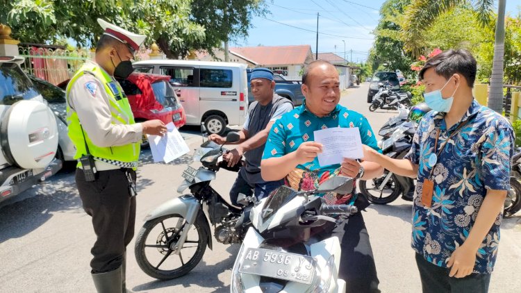 Polresta Kupang Kota Laksanakan Pengamanan dan Teguran Untuk Tertib Berlalulintas Ke Tempat Ibadah.