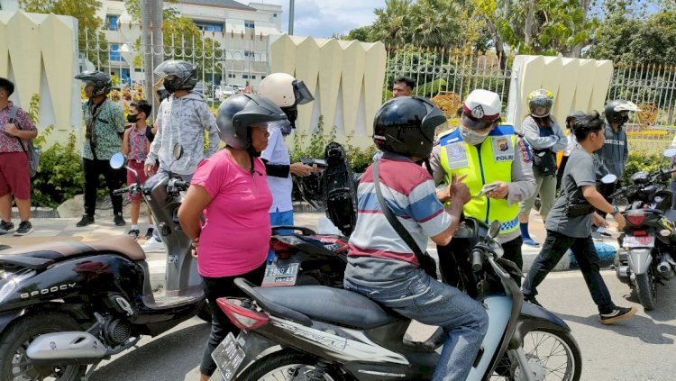 Operasi Zebra Turangga 2022, Satlantas Polresta Kupang Kota  Gelar Razia di Kawasan Jalan Eltari Kota Kupang