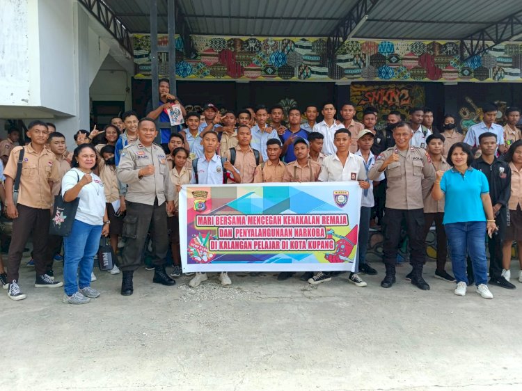 Cegah Kriminalitas,Sat Binmas Polresta Kupang Kota Sosialisasi Tentang Kenakalan Remaja Dan Tertib Berlalu Lintas Di Sekolah