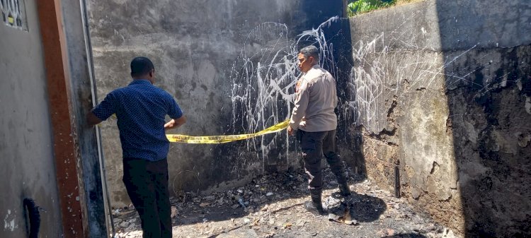 Bhabinkamtibmas Kolhua Bantu Amankan TKP Kebakaran Alfaramt BTN