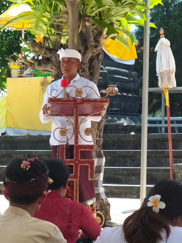 Usai Persembahyangan Hari Raya Saraswati, Sat Binmas Polresta Kupang Kota Berikan Himbauan Tertib Berlalulintas dan Selalu Menjaga Keamanan