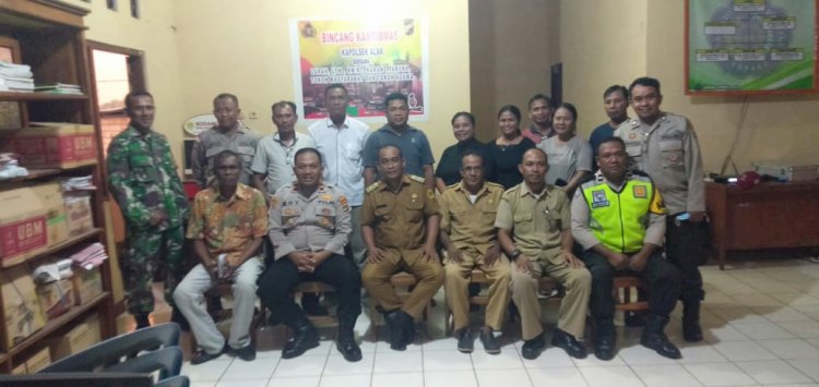 Kapolsek Alak Lakukan Kegiatan Bincang Kamtibmas di Kantor Lurah Namosain