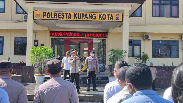 Tekankan Pelayanan Yang Cepat Kepada Masyarakat, Kapolresta Kupang Kota Beri Arahan Apel Pagi Ke Anggota