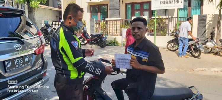 Berikan Blanko Teguran, Sat Lantas Polresta Kupang Kota Terus Lakukan Himbauan Tertib Berlalulintas ke Tempat Ibadah