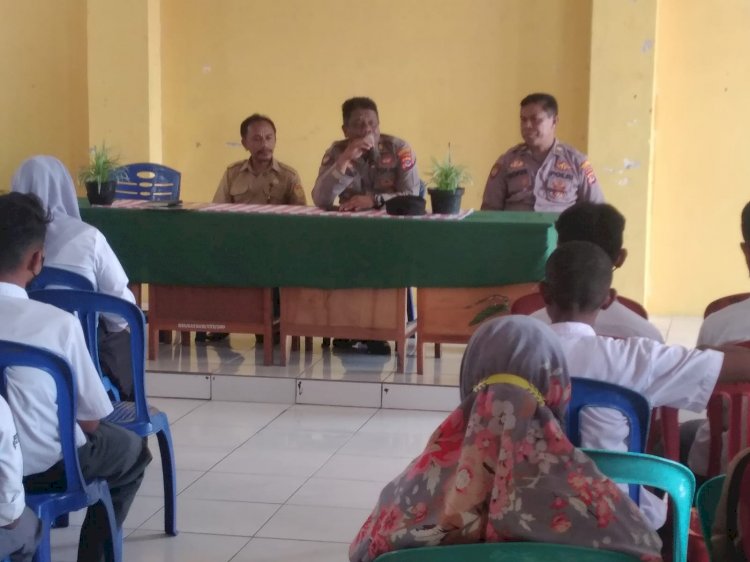 Sosialisasi Tentang Kenakalan Remaja, Tawuran Dan Tertib Berlalu lintas Oleh Kapolsek Oebobo di Jumat Curhat SMA Muhammadiyah Kupang.