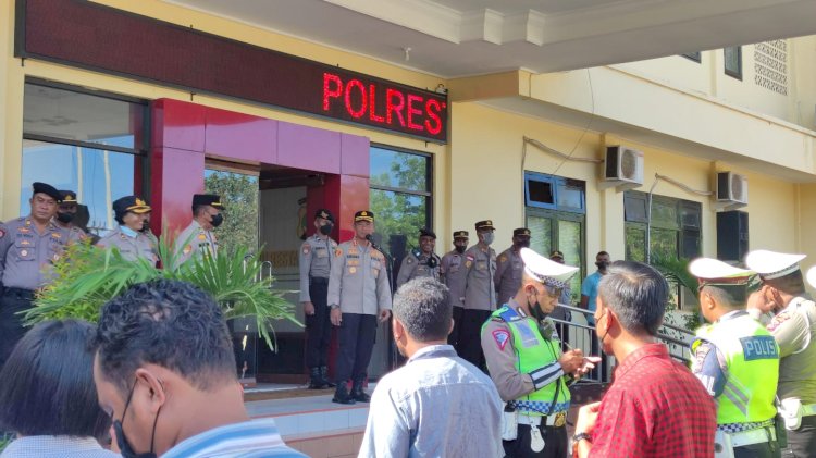 Kapolresta Pimpin Apel Pagi di Loby Polresta Kupang Kota