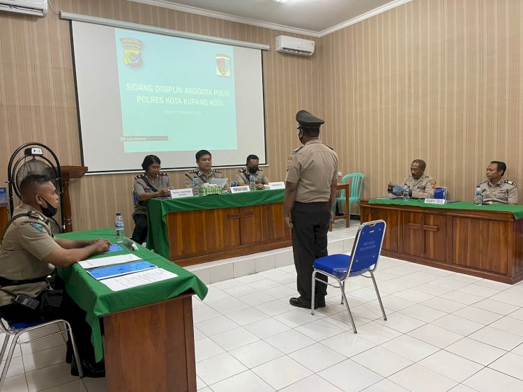 Beri Punishment, Polresta Kupang Kota Laksanakan Sidang Disiplin Kepada Anggota
