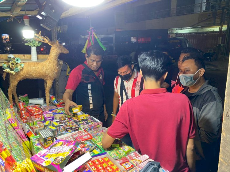 Hari Ke-Lima Pelaksaan Operasi Pekat Turangga 2022, Personel UKL Polresta Kupang Kota Kembali Amankan Petasan dan Miras