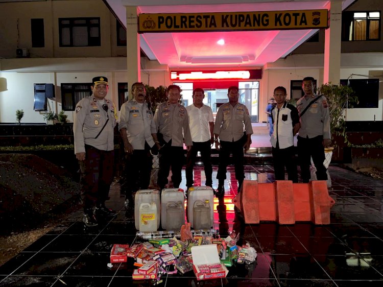 Polresta Kupang Kota Kembali Amankan Puluhan Liter Miras dan Ratusan Petasan, Dalam Operasi Pekat Turangga 2022