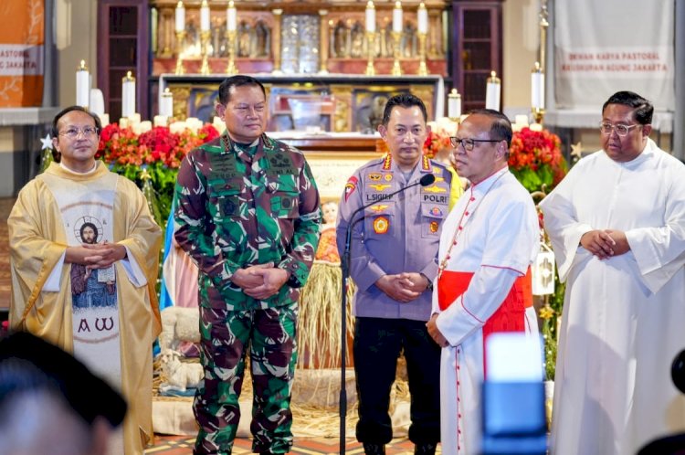 Tinjau Gereja di Malam Natal, Kapolri Pastikan TNI-Polri Beri Rasa Aman Sepanjang Nataru