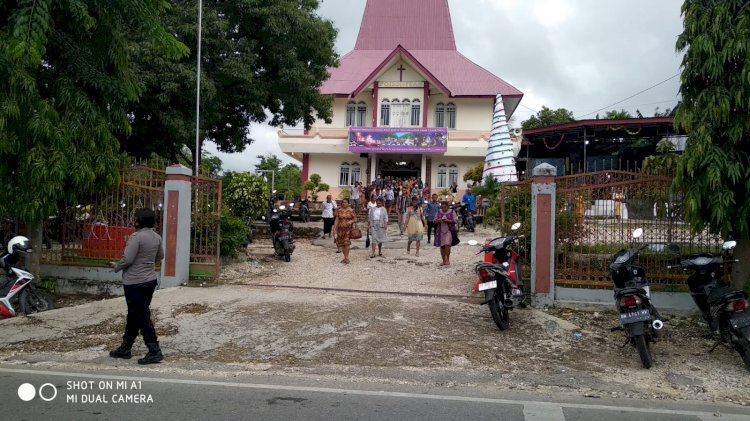 Berikan Jaminan Keamanan Saat Beribadah, Personel Polsek Alak Laksanakan Pengamanan Kebaktian Dan Perjamuan Kudus di Gereja Pohonitas dan Gereja Imanuel