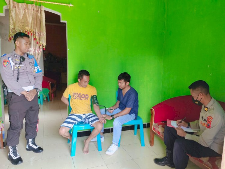 Kasidokkes Polresta Kupang Kota Lakukan Home Visite Kepada Anggota Yang Sakit