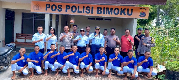 SMK Taruna Pelayaran Lasiana Bantu Anggota Pos Pol Beumopu