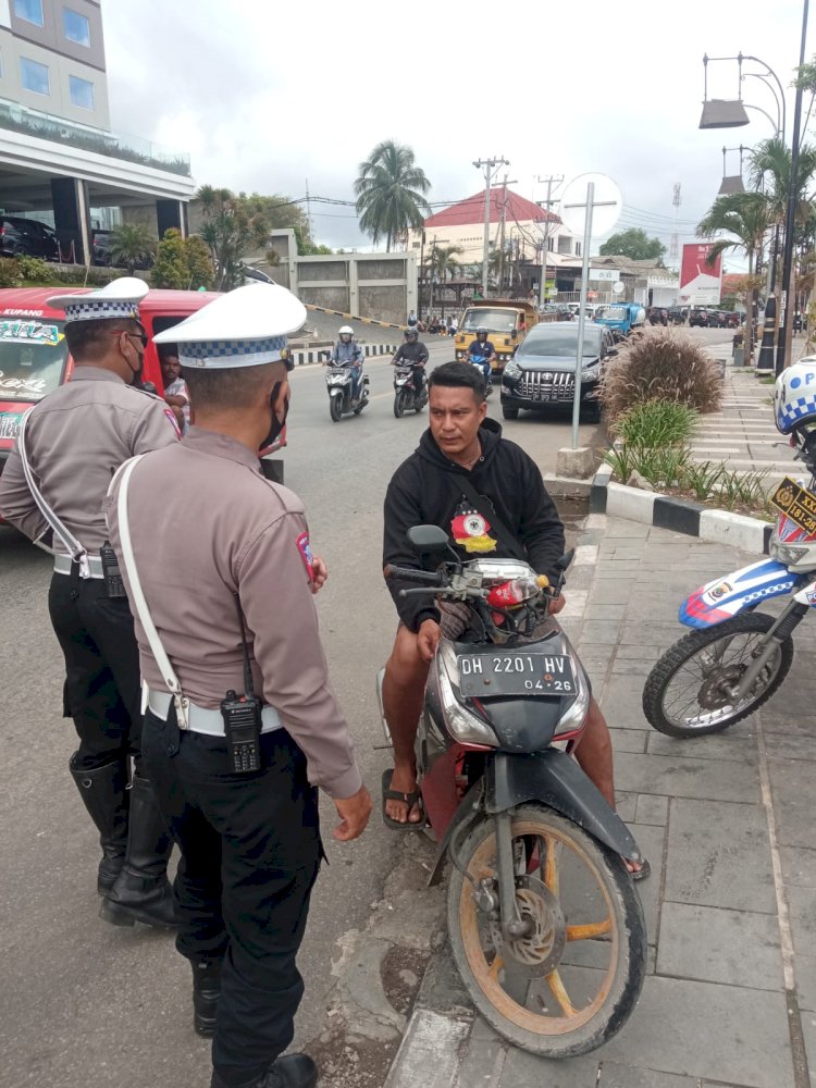 Giat Rutin Satlantas Polresta Dalam Melakukan Penertiban Terhadap Pengendara Di Jalan Raya.