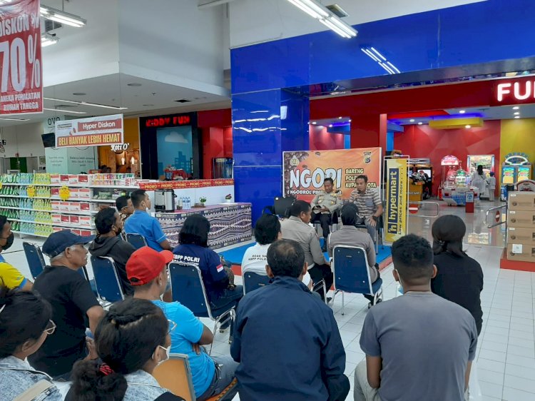Jumat Curhat Kapolresta Kupang Kota Di Hypermart Lippo Plaza Kupang.