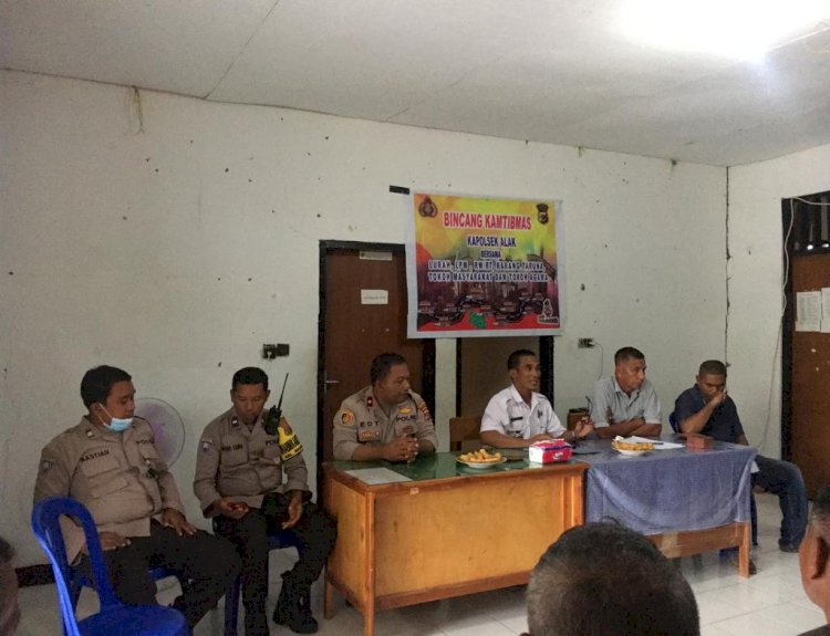 Kapolsek Alak Lakukan Jumat Curhat Saat Kumpul Bareng Warga Kelurahan Manusia II.