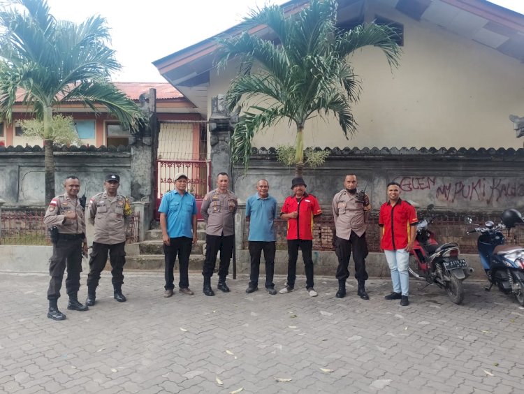 Berikan Rasa Aman, Personel Polsek Kelapa Lima Polresta Kupang Kota Melaksanakan Pengamanan Giat ibadah Hari Suci Kuningan Umat Hindu