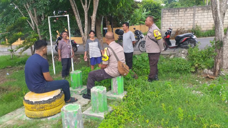 Respon Cepat, Bhabinkamtibmas Kelurahan Batuplat Datangi TKP Dan Berikan Himbauan Kamtibmas Untuk Bubarkan Masa