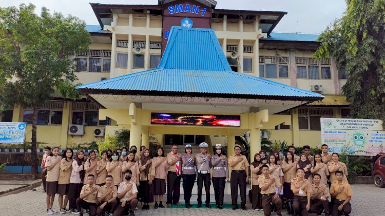 Satuan Lantas Polresta Kupang Kota Sosialisasi dan Rencanakan Pembentukan PKS di SMA Negeri 1 Kota Kupang.
