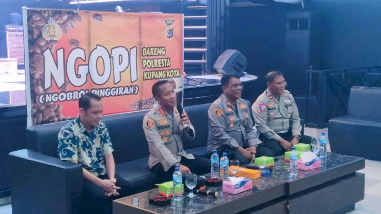 Kapolresta Kupang Kota Menerima Curhat Warga Kota Kupang Di Flobamora Mall Kupang.