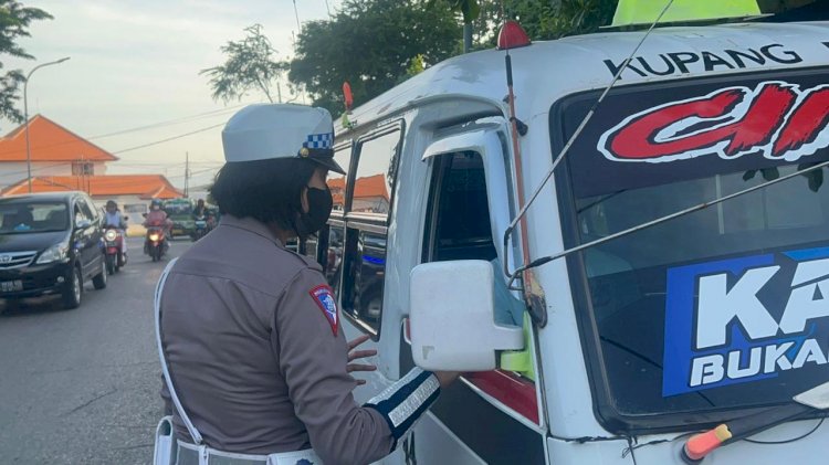 Satuan Lalulintas Polresta Kupang Kota Lakukan Himbauan Kamsel Kepada Pengguna Jalan