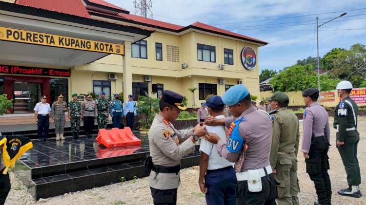 Dalam Rangka Cipta Kondisi Kamseltibcarlantas Jelang Idul Fitri 1444 H, Polresta Kupang Kota Laksanakan Apel Gelar Pasukan.