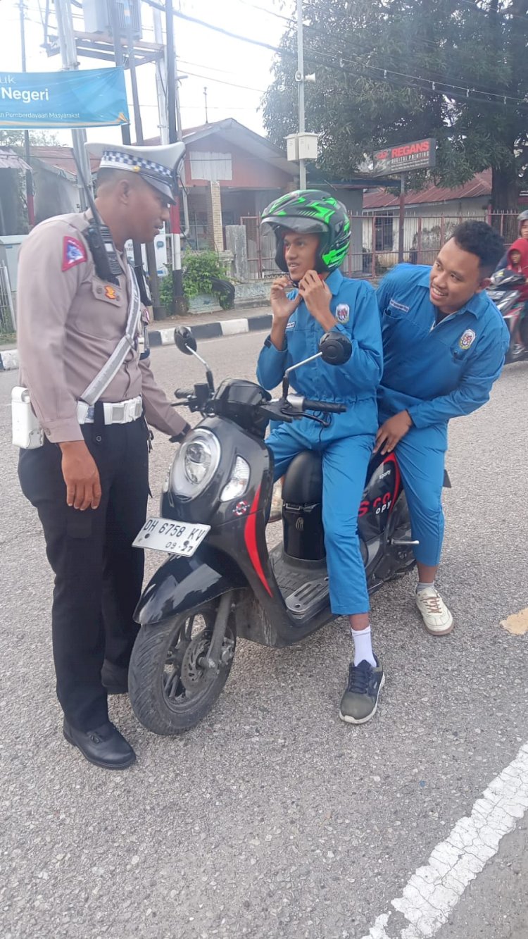 Satuan Lalulintas Polresta Kupang Kota Berikan Teguran Kepada Pelanggar Lalulintas