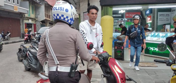 Lakukan Peneguran Kepada Pelanggar Lalulintas, Sat Lantas Polresta Kupang Kota Terus Laksanakan Operasi Keselamatan Turangga 2023
