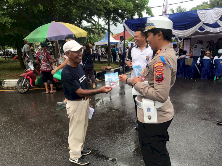 Sat Lantas Polresta Kupang Kota Laksanakan Sosialisasi Keselamatan Berlalu lintas di Arena Car Free Day