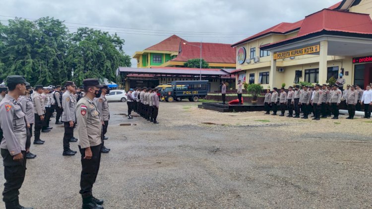 Orang Hebat Bukan Berasal Dari Orang Yang Memiliki Pangkat dan Jabatan Yang Tinggi, Melainkan Orang Hebat Adalah Orang Yang Bisa Bermanfaat Bagi Lingkungan dan Masyarakat di Sekitarnya.