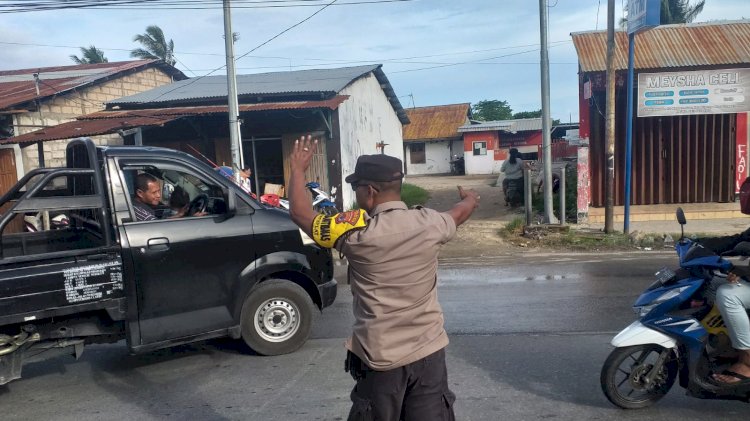 Antisipasi Kemacetan, Bhabinkamtibmas Polresta Kupang Kota Rutin Laksanakan Pengaturan Lalin Dan Teguran