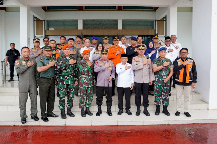 Kapolri Beri Apresiasi Langsung ke TNI yang 'Berputar' dan Tim Gabungan Evakuasi Kapolda Jambi 