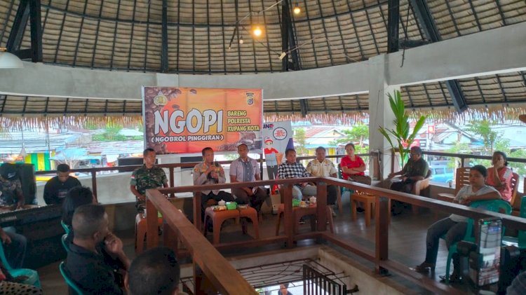 Kapolresta Kupang Kota Gelar Jumat Curhat di Pantai Kelapa Lima, Warga Keluhkan Rambu Larangan Parkir.