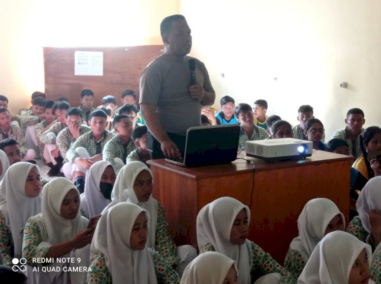 Kapolsek Alak Laksanakan Jumat Curhat dan Siswa - Siswi Sekecamatan Alak