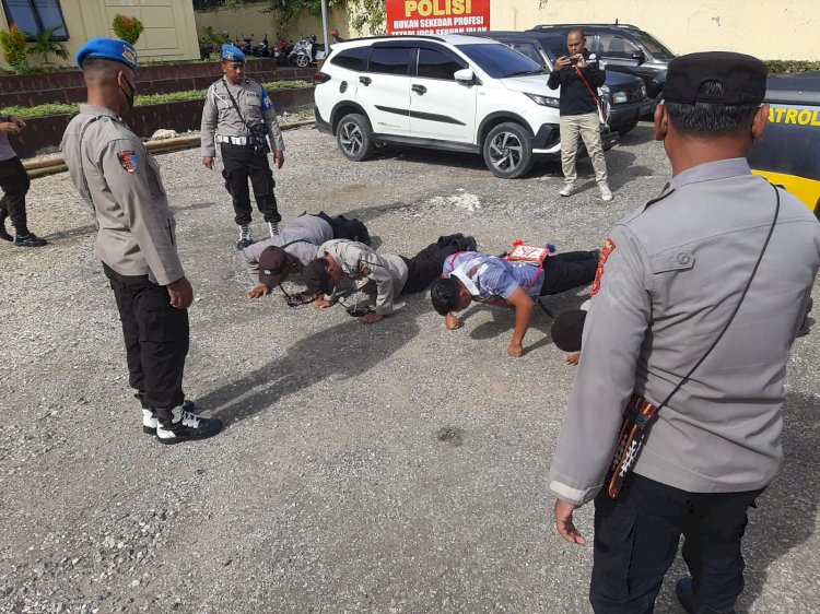 Tampilkan Sosok Polri Yang Disiplin dan Humanis, Seksi Propam Polresta Kupang Kota Periksa Penampilan dan Kelengkapan Personel.