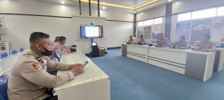 Meningkatkan Keimanan Personel Polresta Kupang Kota Melaksanakan Giat Pembinaan Rohani dan Mental Agama Islam Polri Secara Virtual Dengan Zoom Meeting