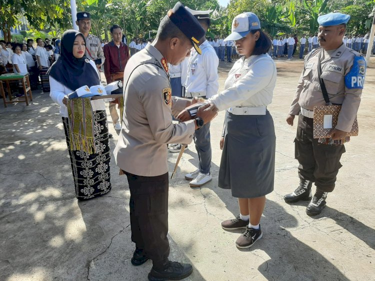 Kapolresta Kukuhkan Anggota PKS SMA Negeri 8 Kota Kupang.