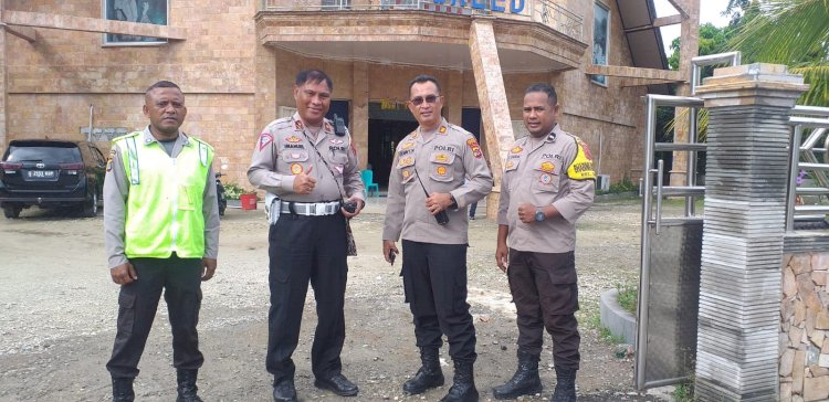 Ibadah Hari Raya Paskah Kedua, Personel Polresta Kupang Kota Terus Lakukan Pengamanan di Semua Gereja.