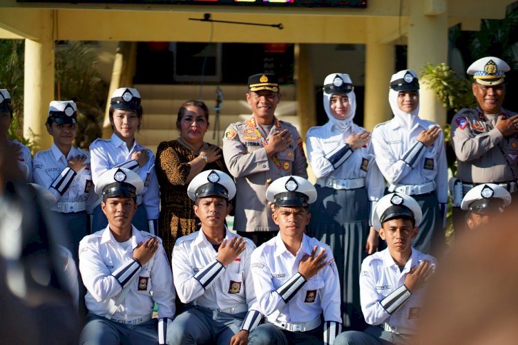 Kapolresta Kupang Kota Kembali Lantik PKS, Kali Ini di SMA Negeri I Kupang.