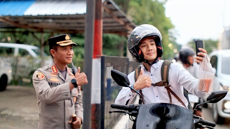 Berbagi Berkah di Bulan Suci Ramadhan, Kapolresta Bagi Takjil Gratis ke Pengendara.