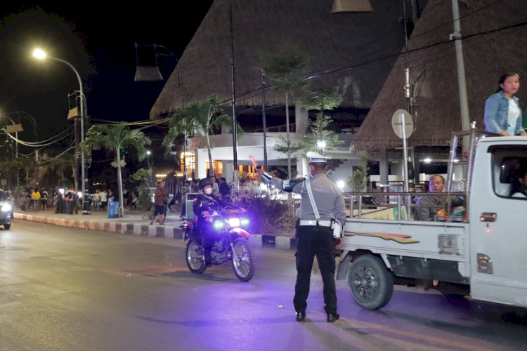Pawai Malam Takbiran, Personel Pam Jaga di Sepanjang Rute Yang Dilintasi.