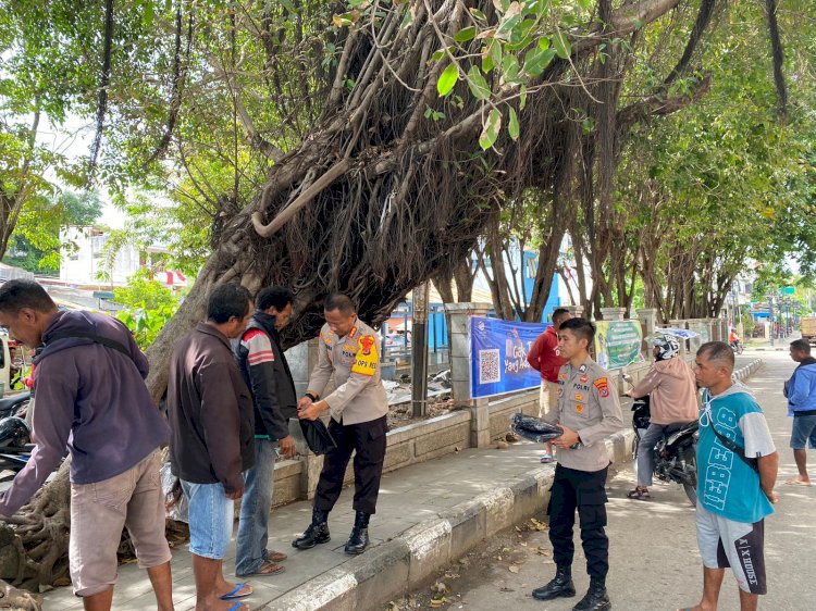 Taat Pada Aturan Lalu Lintas, Tukang Ojek Pangkalan Dapat Rompi Gratis.