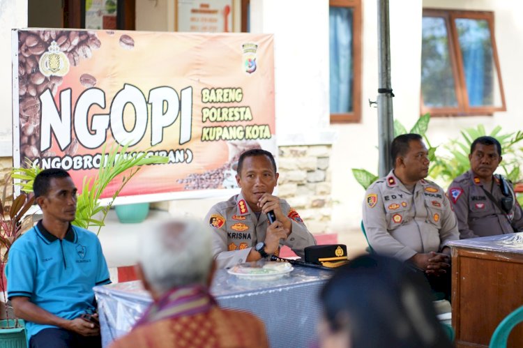 Gelar Jumat Curhat di Manulai Dua, Kapolresta Kupang Kota Jawab Langsung Semua Keluhan Masyarakat.