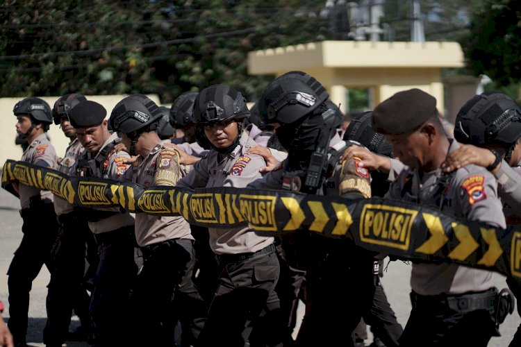 Tingkatkan Kemampuan Dalam Pengendalian Massa, Kapolresta Kupang Kota Pimpin Seluruh Personel Latihan Dalmas.