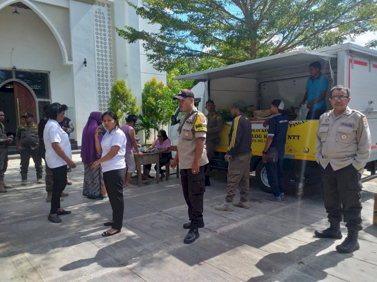 Menjamin Aman Dan Kondusif, Bhabinkamtibmas Polsek Alak laksanakan Pengamanan Dan Monitoring Pasar Murah