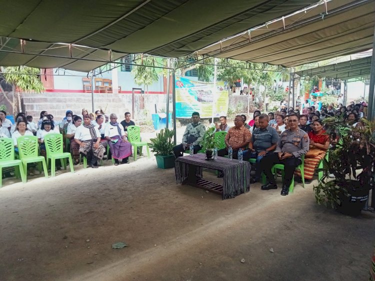 Moment Jumat Curhat, Kapolsek Kelapa Lima Datangi Sekolah Dengarkan Curhatan Para Guru Dan Siswa Siswi SMP Negeri 16 Kota Kupang
